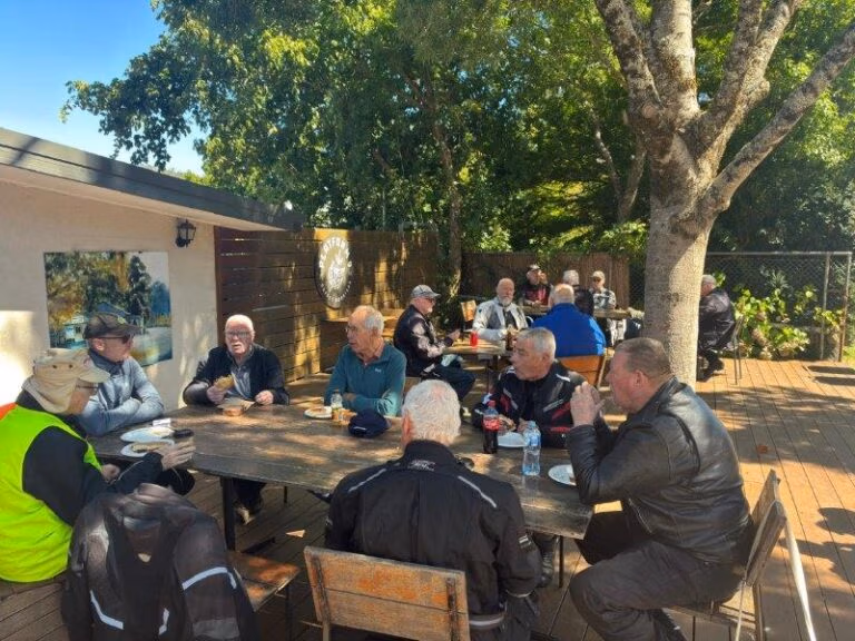 Friday lunch at Mitta Mitta